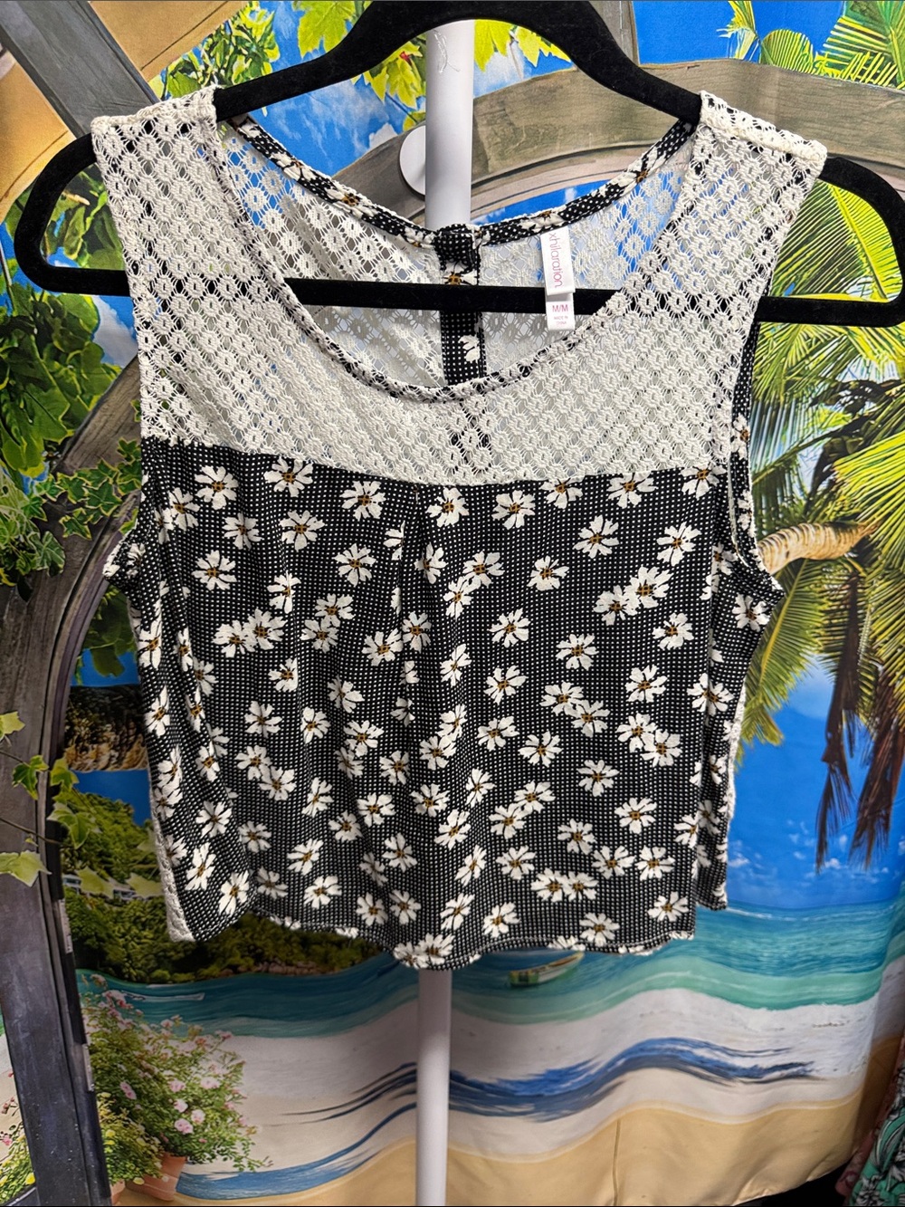 Xhilaraton Floral Lace Yoke Sleeveless Top - Black & White